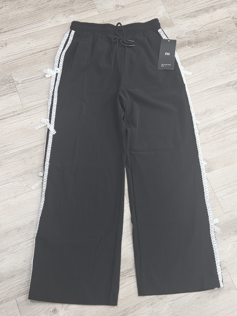 Free Haven Black Wide Leg Lace Bow Pants Size L NWT